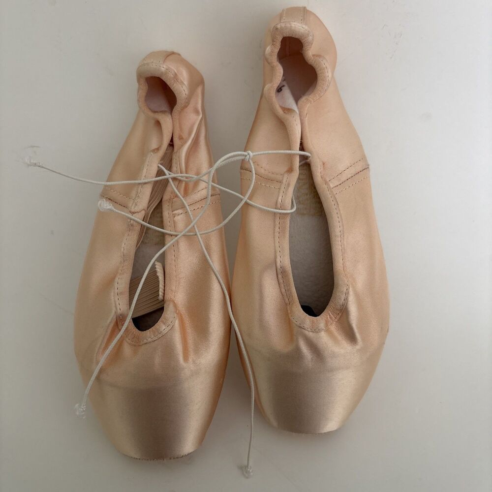 EUC Gaynor Minden ballet pointe shoes 9 M 3-511-22 USA Made